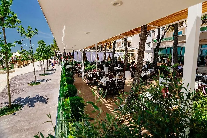 Akileda Hotel Kryemedhej 3*,